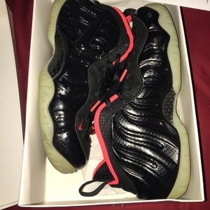 Nike Foamposite Pro ‘Yeezy’ Black/Laser Crimson